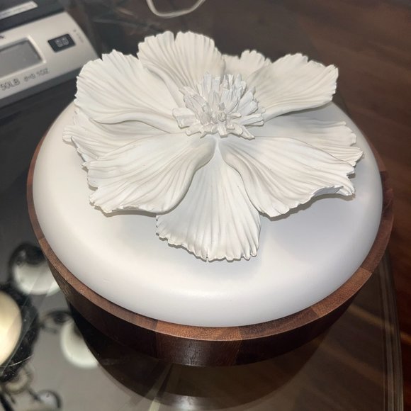 White Porcelain Magnolia Flower 3 D Wood Circular Box Keepsake Trinket Jewelry B - Picture 14 of 14